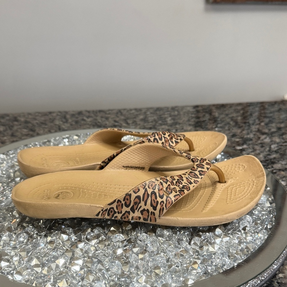 CROCS Leopard Print Tan Sandals flip flop 9